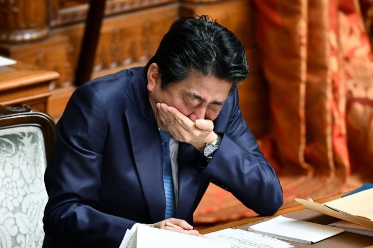 【画像】安倍晋三の影武者説を検証!耳が違う?噂の替え玉説を調べてみた! menslog 【画像】安倍晋三の影武者説を検証!耳が違う?噂の替え玉説を調べてみた! menslog